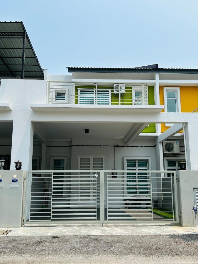 Insyirah Holiday home *